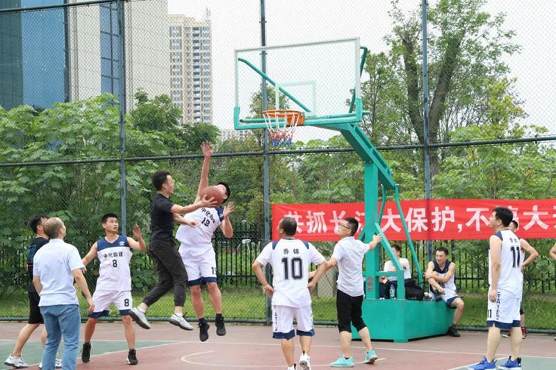 公司與長江生態保護集團進行籃球友誼賽